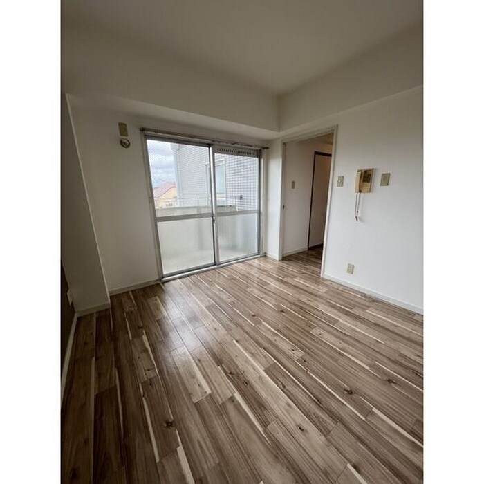 物件内観写真14　(室内からの展望)