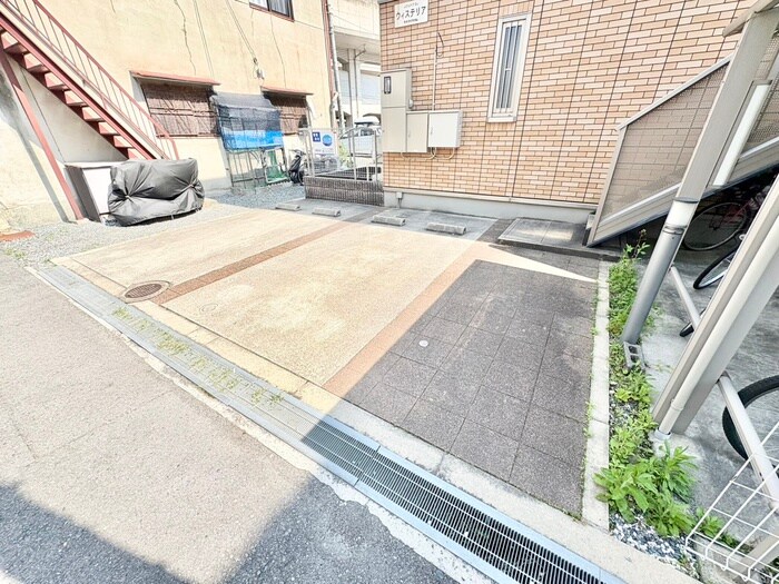 物件外観写真3　(駐車場)