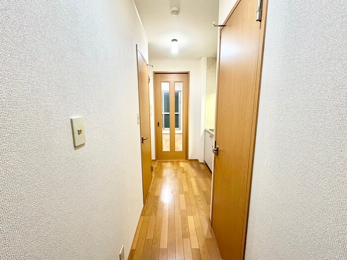 物件内観写真16　(廊下)