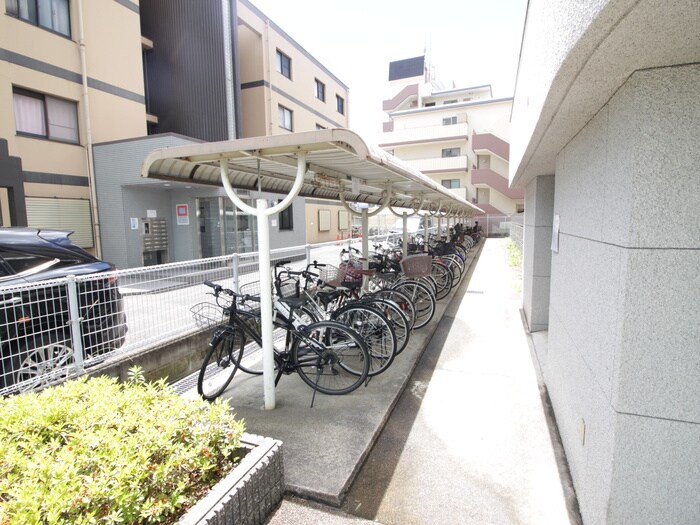 物件外観写真3　(駐輪場)