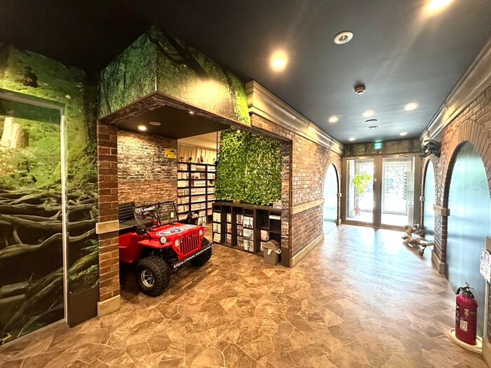 物件外観写真2　(エントランス部分)