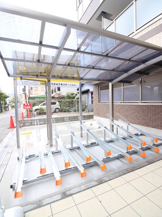 物件外観写真4　(駐輪場)