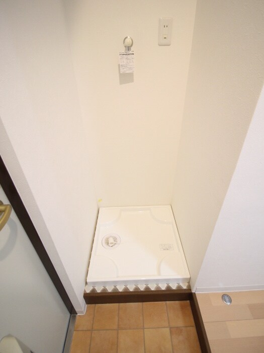 物件内観写真15　(洗濯機置場)