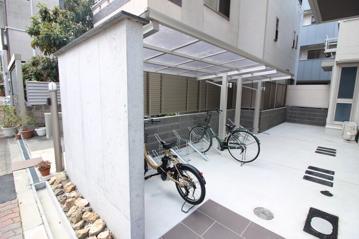 物件外観写真4　(駐輪場)