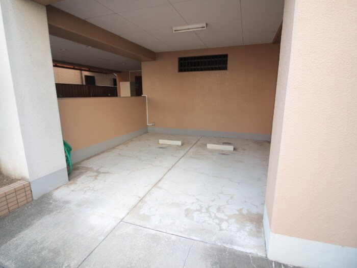 物件外観写真2　(駐車場)