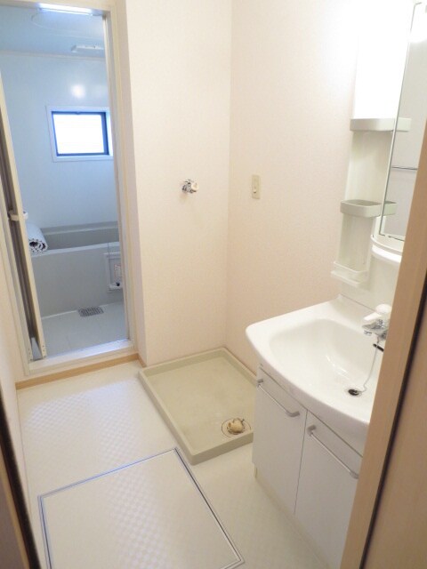 物件内観写真11　(洗濯機置場)