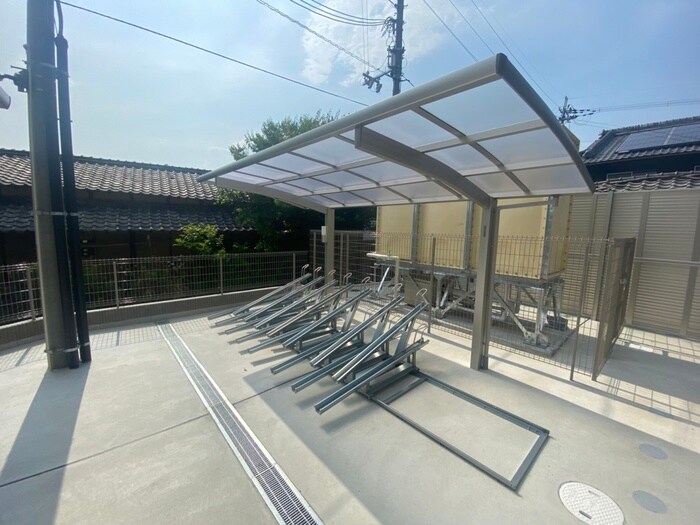 物件外観写真3　(駐輪場)