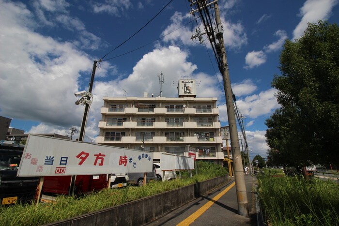 白川マンションの物件外観写真