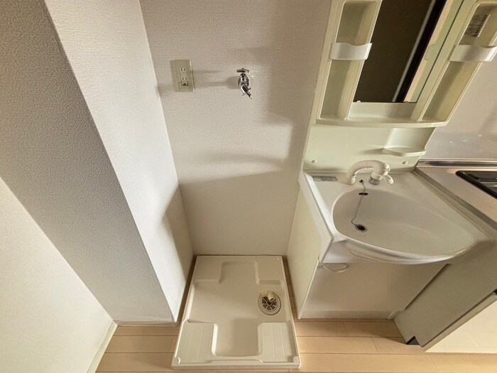 物件内観写真12　(洗濯機置場)