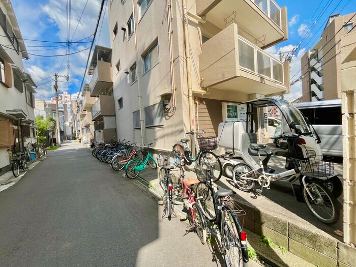 物件外観写真4　(駐輪場)