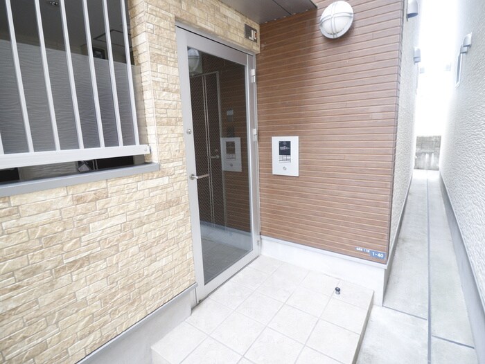 物件外観写真2　(エントランス部分)