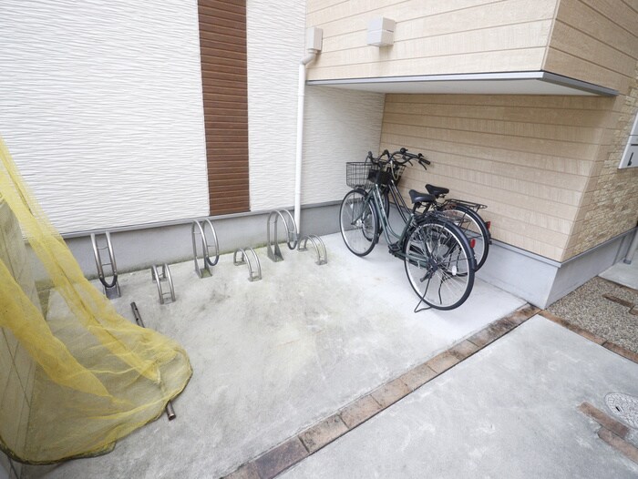 物件外観写真3　(駐輪場)