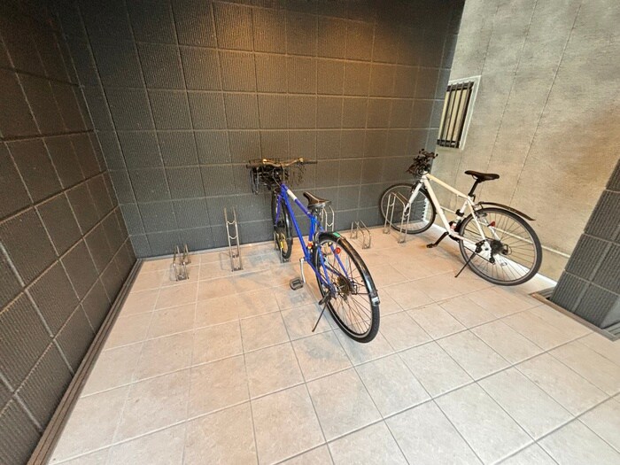 物件外観写真4　(駐輪場)
