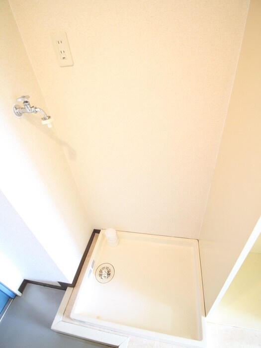 物件内観写真12　(洗濯機置場)