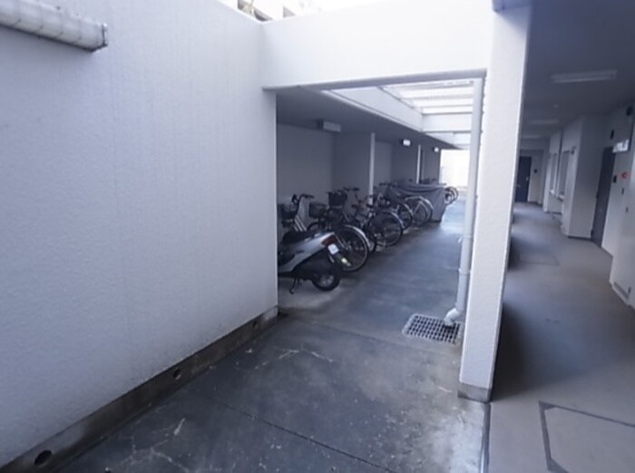 物件外観写真3　(駐輪場)