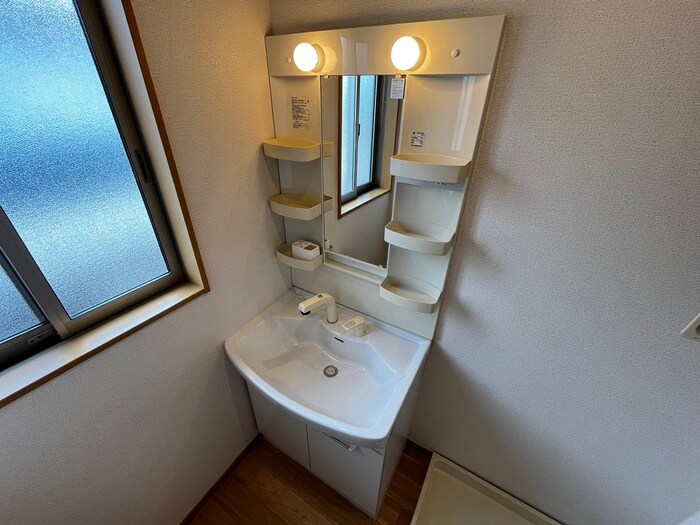 物件内観写真11　(洗面)