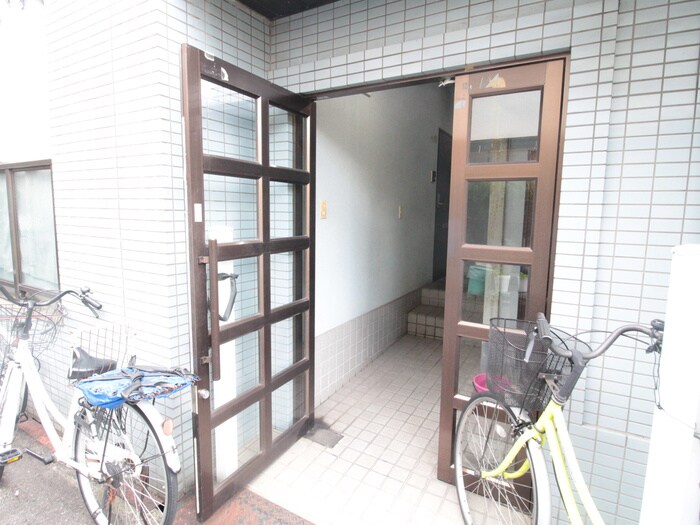 物件外観写真4　(エントランス部分)