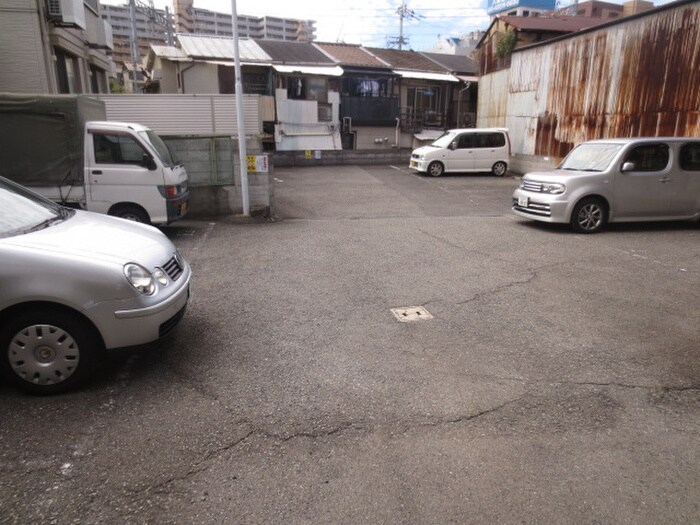 物件外観写真3　(駐車場)
