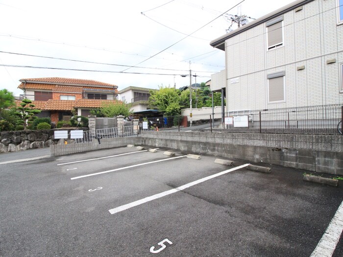 物件外観写真5　(駐車場)