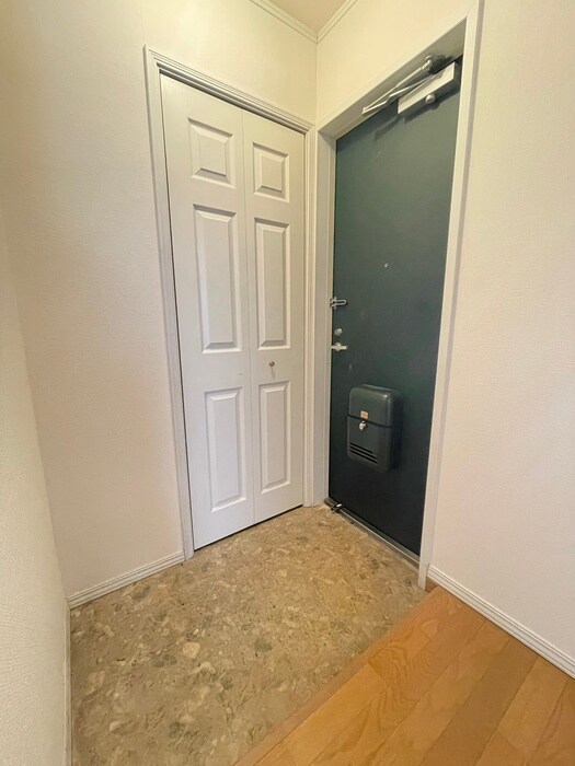 物件内観写真18　(玄関)