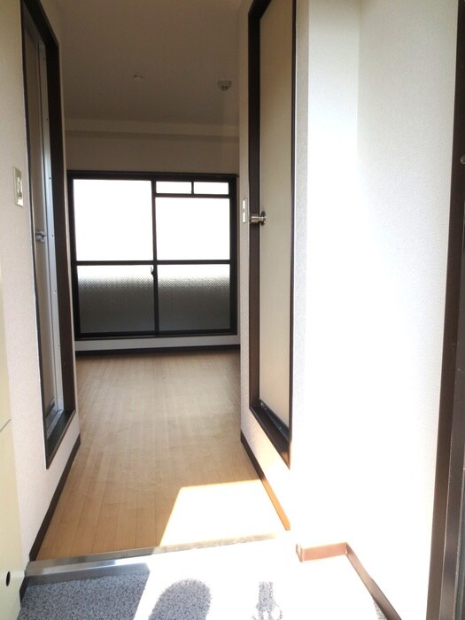 物件内観写真7　(玄関)