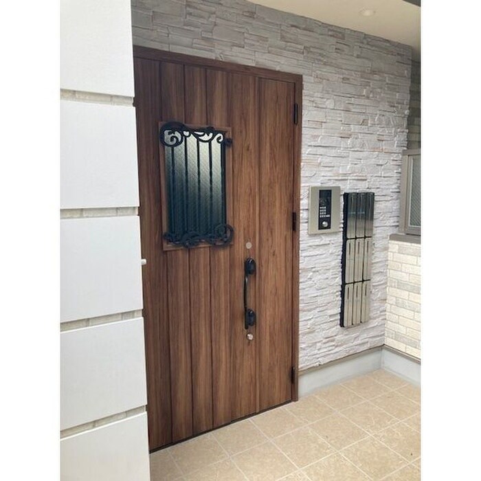 物件外観写真5　(エントランス部分)