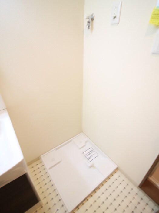 物件内観写真10　(洗濯機置場)