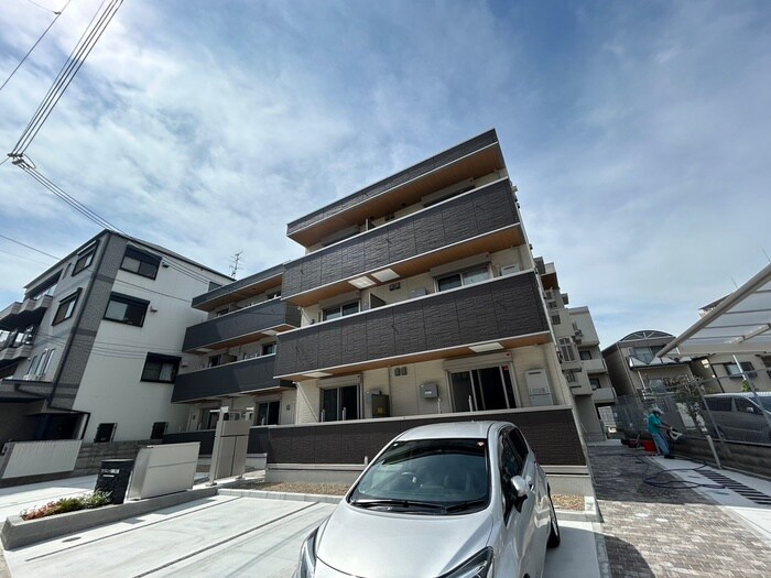 物件外観写真2　(駐車場)