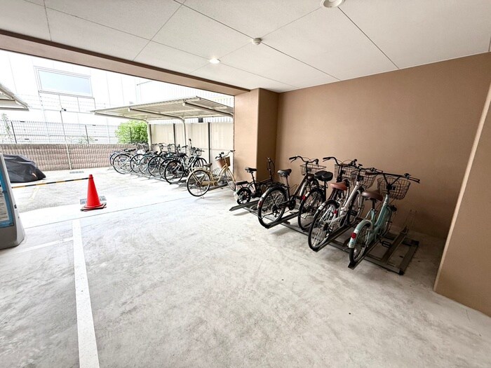 物件外観写真3　(駐輪場)
