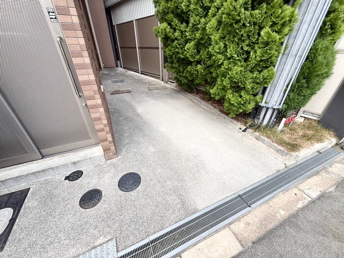 物件外観写真4　(駐車場)