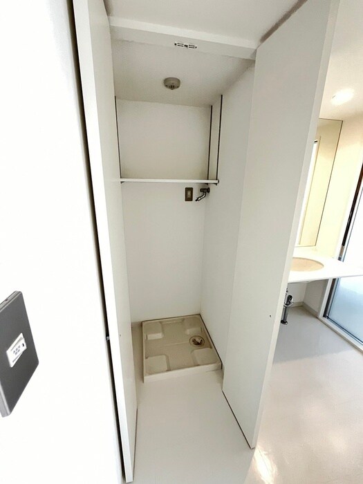 物件内観写真12　(洗濯機置場)