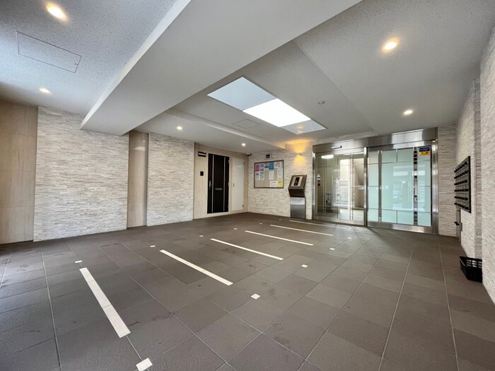 物件外観写真4　(エントランス部分)