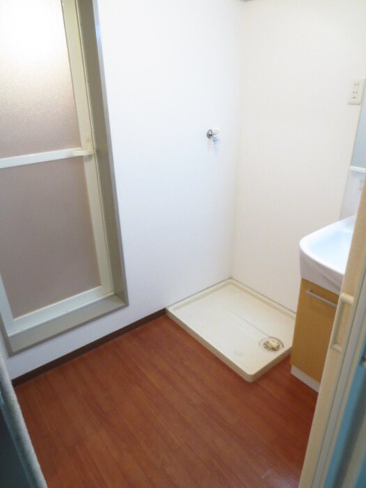 物件内観写真12　(洗濯機置場)