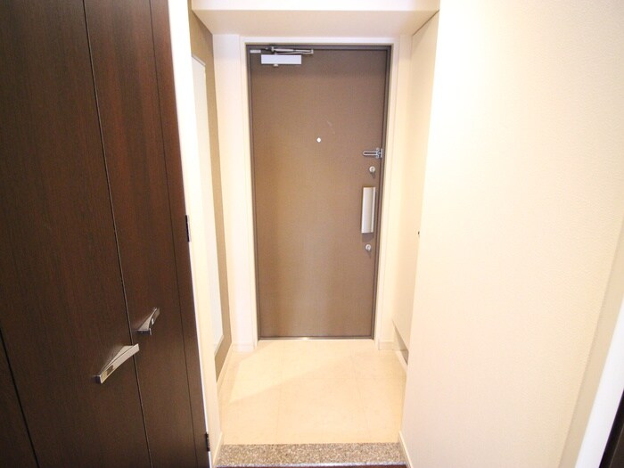 物件内観写真16　(玄関)