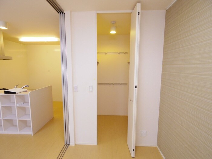 物件内観写真10　(収納)