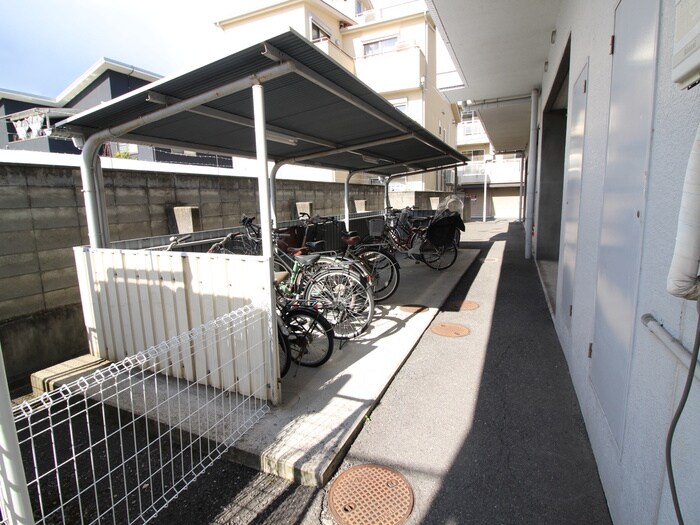物件外観写真5　(駐輪場)