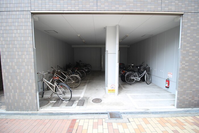 物件外観写真4　(駐輪場)