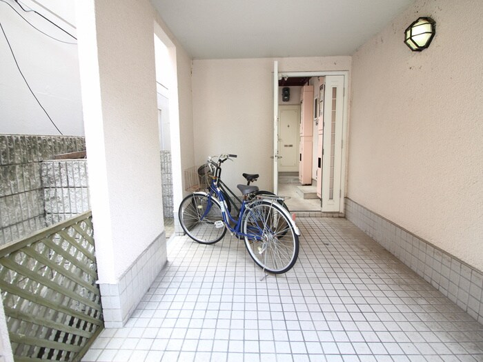 物件外観写真3　(駐輪場)