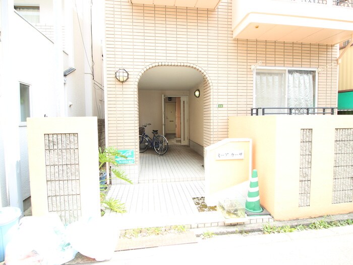 物件外観写真4　(エントランス部分)