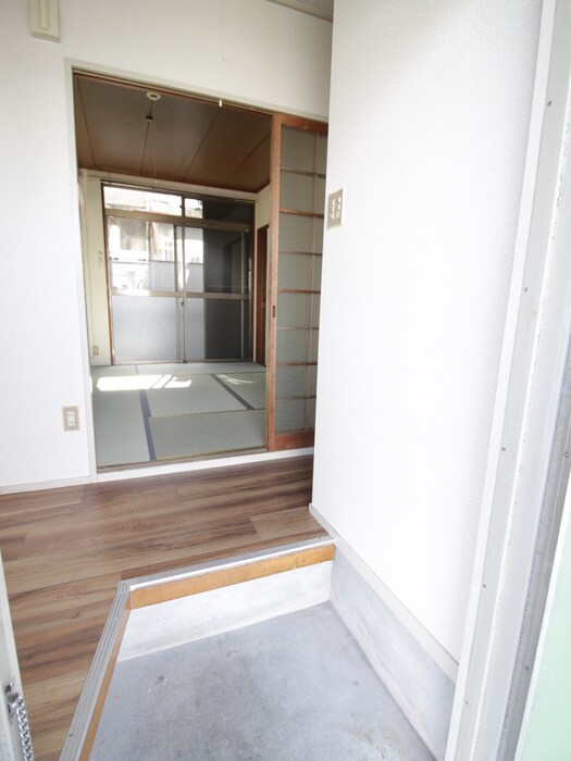 物件内観写真16　(玄関)