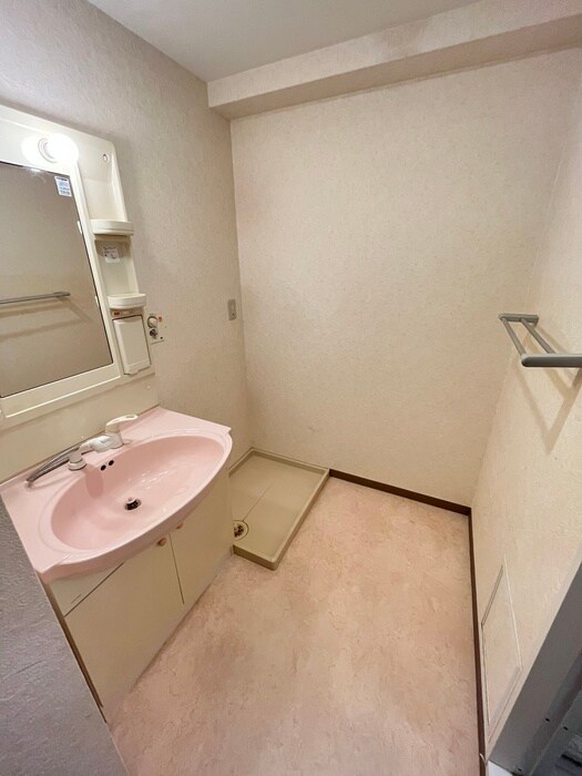 物件内観写真12　(洗濯機置場)