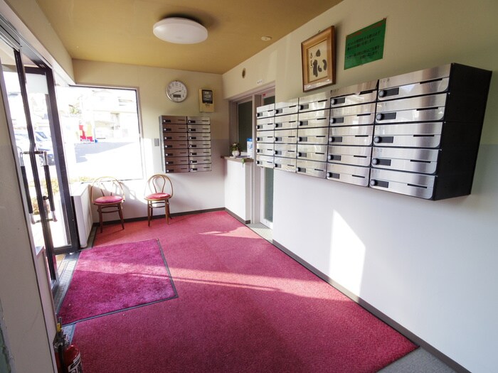 物件外観写真4　(エントランス部分)