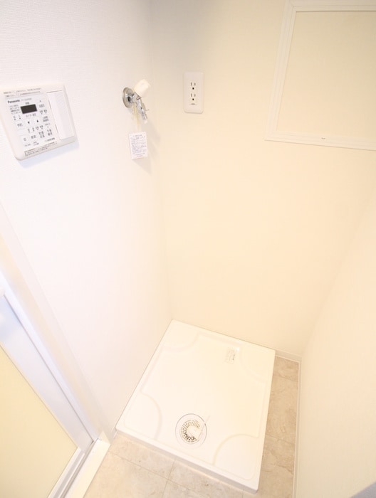 物件内観写真12　(洗濯機置場)