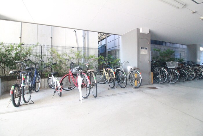 物件外観写真4　(駐輪場)