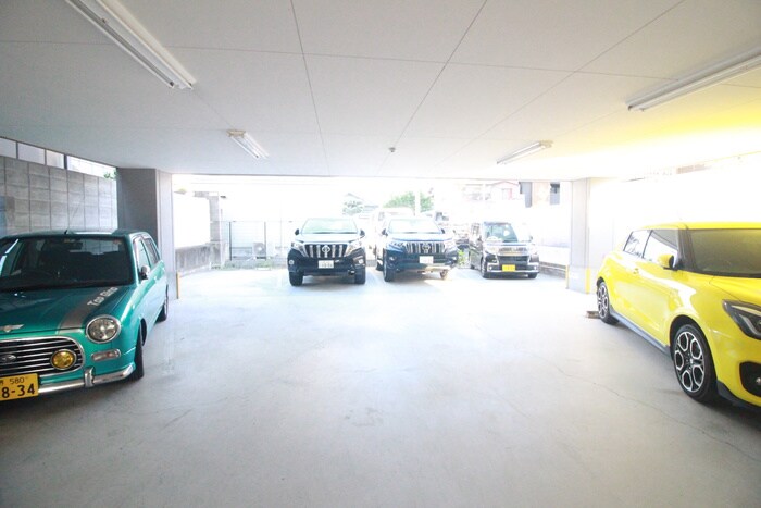 物件外観写真6　(駐車場)