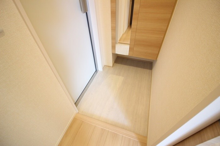 物件内観写真13　(玄関)