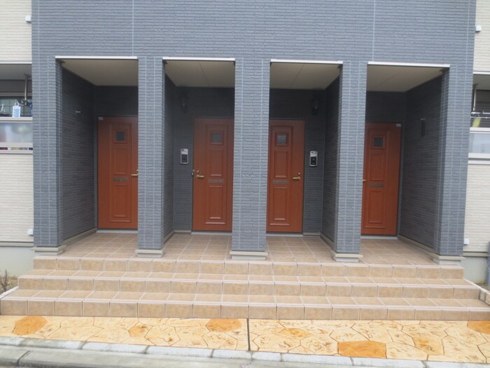 物件外観写真4　(エントランス部分)