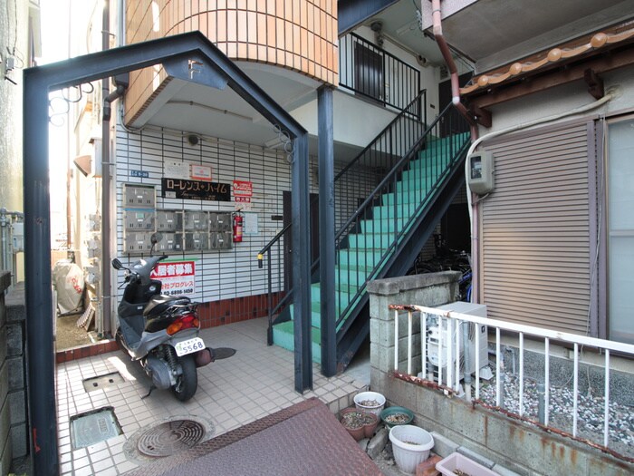 物件外観写真6　(エントランス部分)