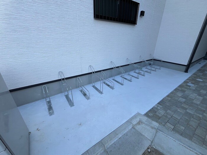 物件外観写真3　(駐輪場)