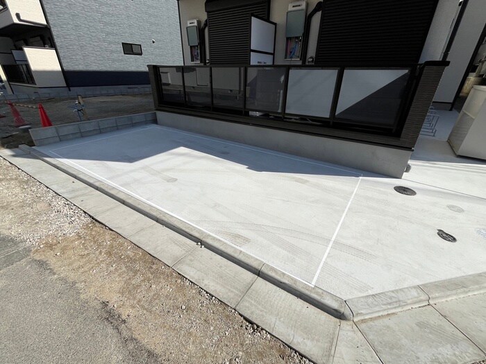 物件外観写真4　(駐車場)